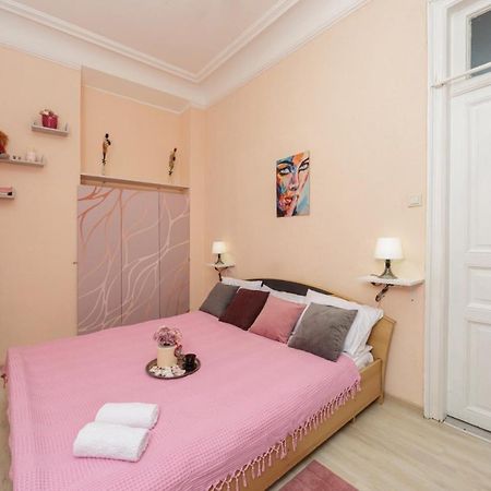 Comfortable Apartment In The Very Center Of Odessa Buitenkant foto