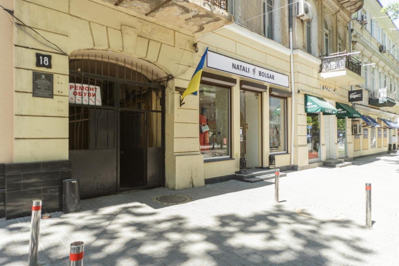 Comfortable Apartment In The Very Center Of Odessa Buitenkant foto