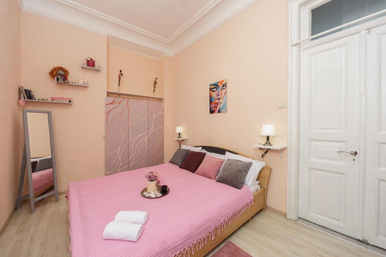 Comfortable Apartment In The Very Center Of Odessa Buitenkant foto